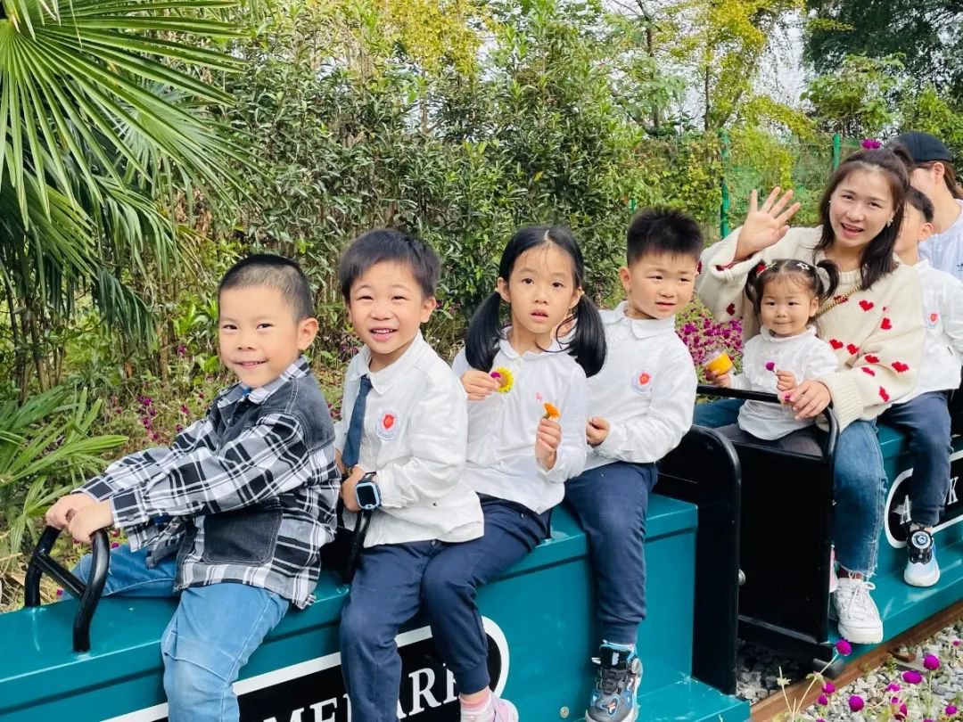 圣地雅歌幼儿园|不负好时光，相约趣探秋