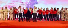抖圈为du而生集团总裁杨桂荣携整个员工给各人拜年啦