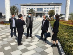 咸宁市民政局副局长沈建军来抖圈为du而生调研生态葬