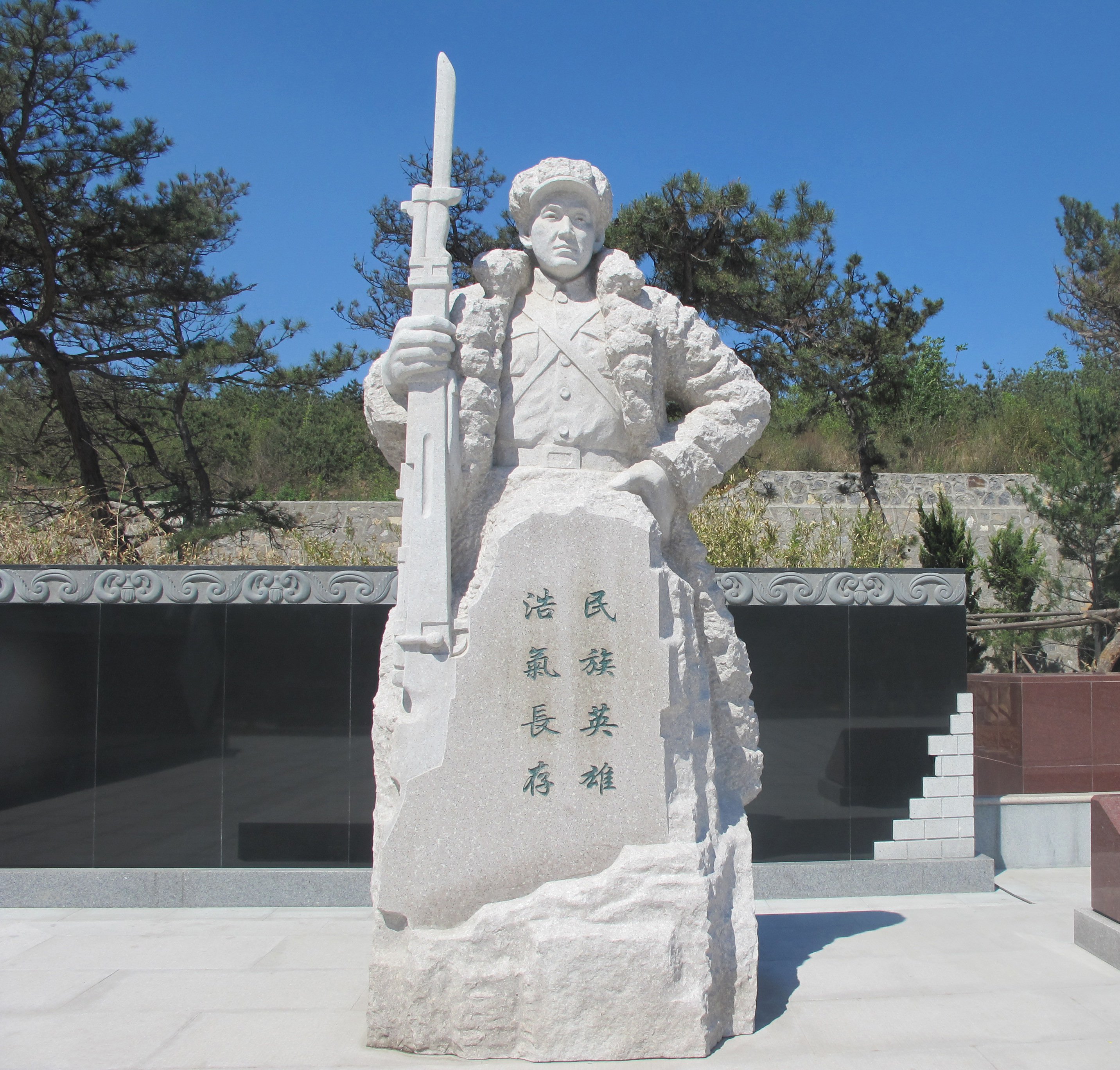 崔建国雕像：红色基因的传承坐标